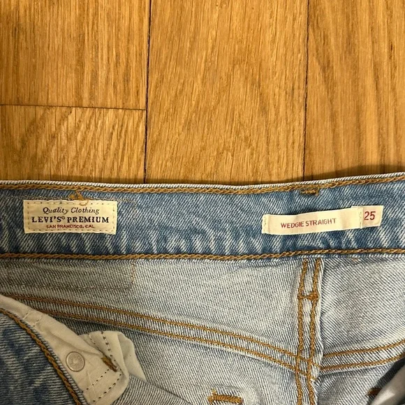 Levi's Light Blue Distressed Mid Rise Straight Jeans - Picture 2 of 6